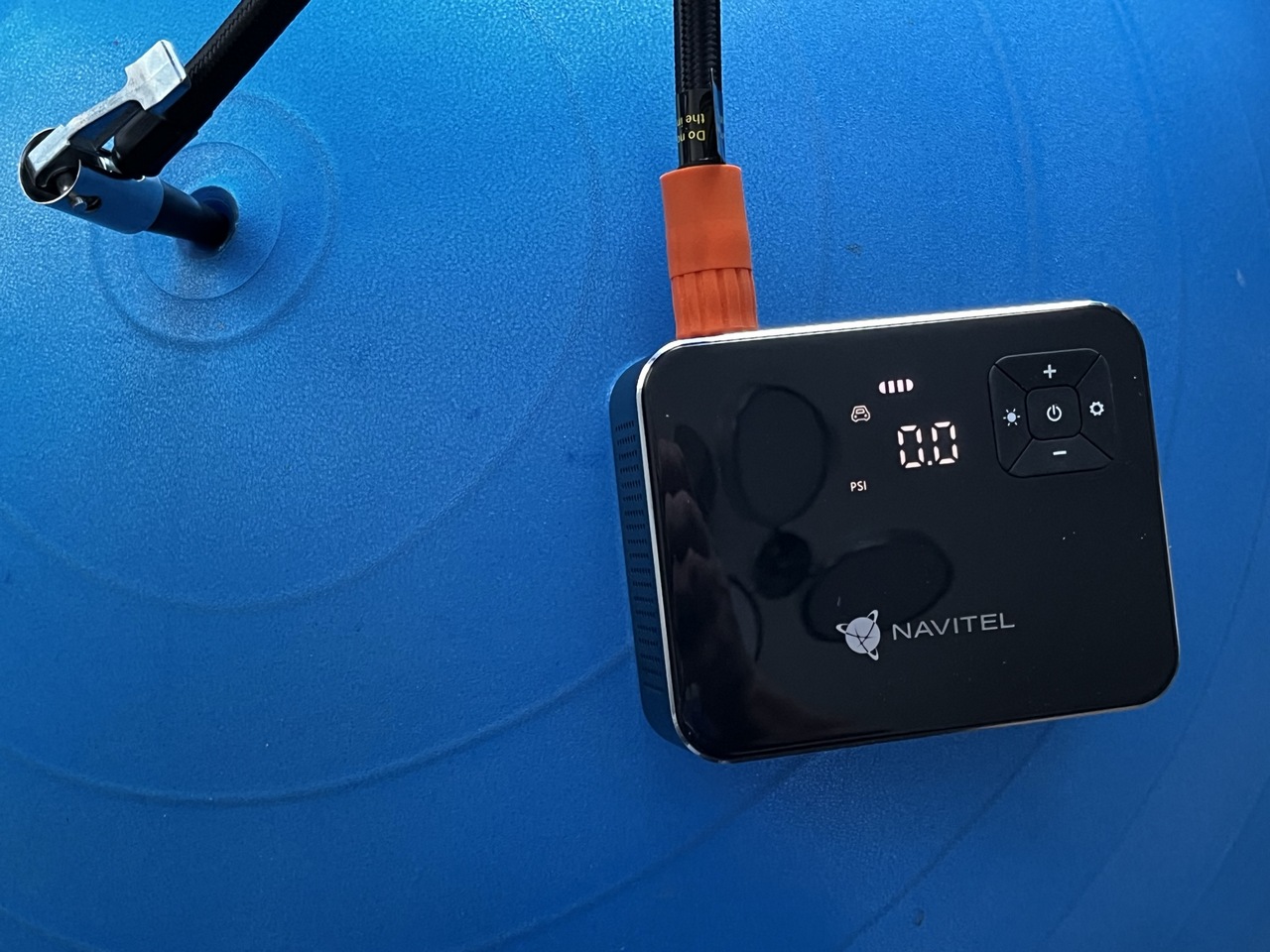 Recenzja Navitel AIR 15 AL - szybko napompujesz (i nie tylko) oponę ...