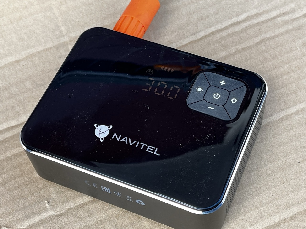 Recenzja Navitel AIR 15 AL - szybko napompujesz (i nie tylko) oponę ...