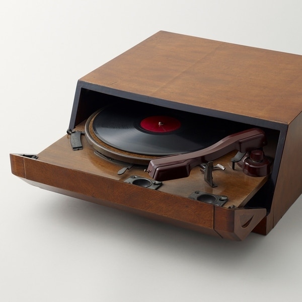 1938_Recordplayer_2000X2000_03
