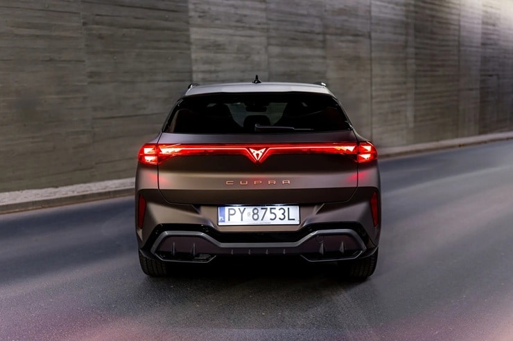 CUPRA Terramar e-HYBRID: 118 km na prądzie i 272 KM sportowych emocji