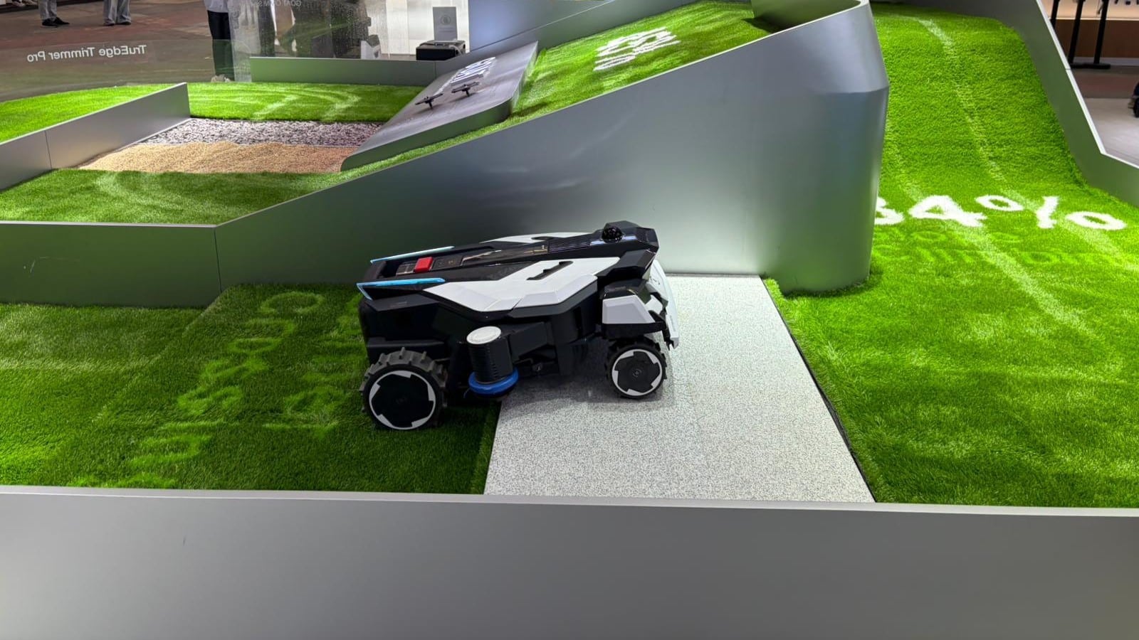 Ecovacs Goat Xt10000 4Wd Pro