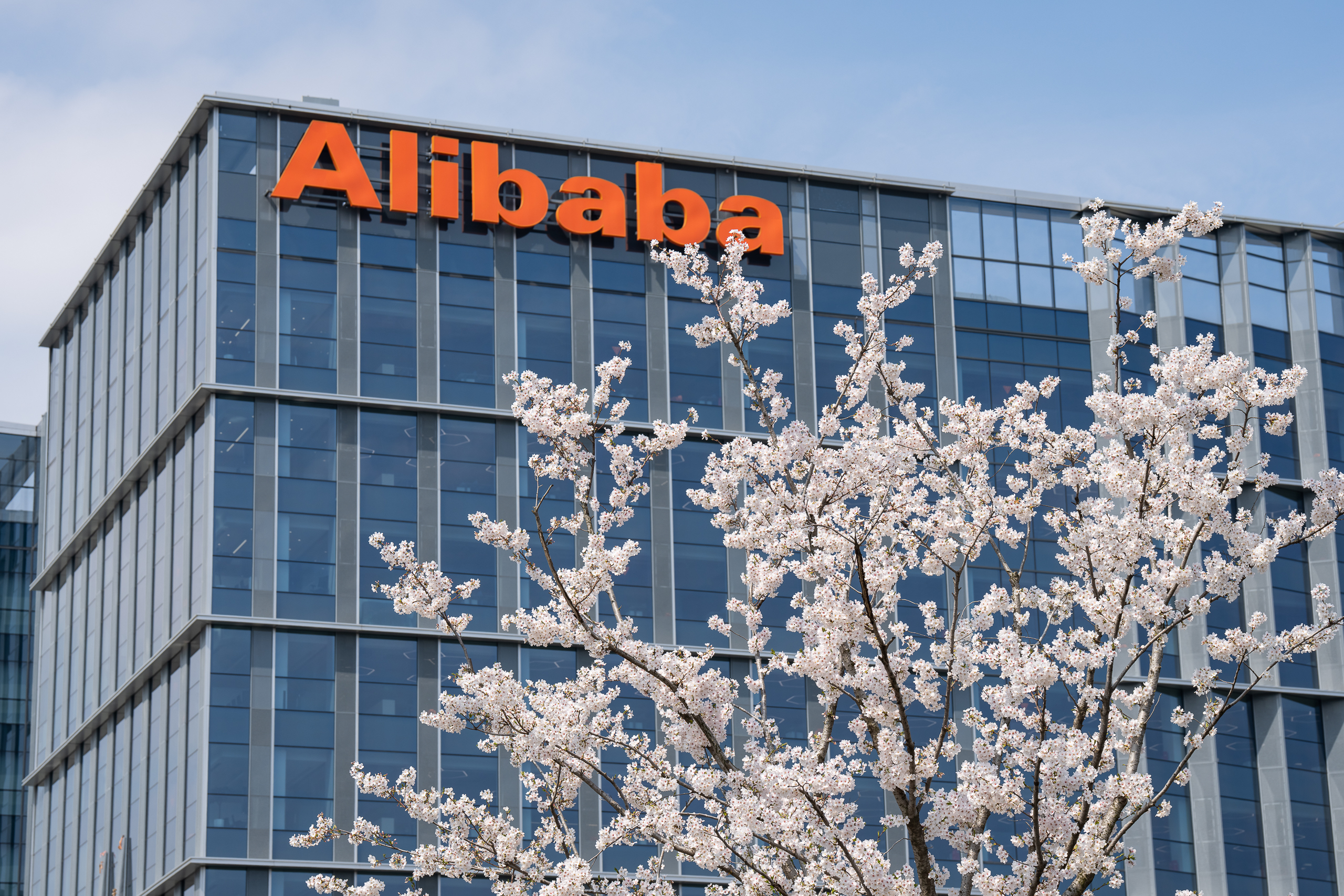 Alibaba presentó Qwen3.8-Omni-Flash, un modelo que ve, escucha y actúa con 1 millón de tokens de contexto