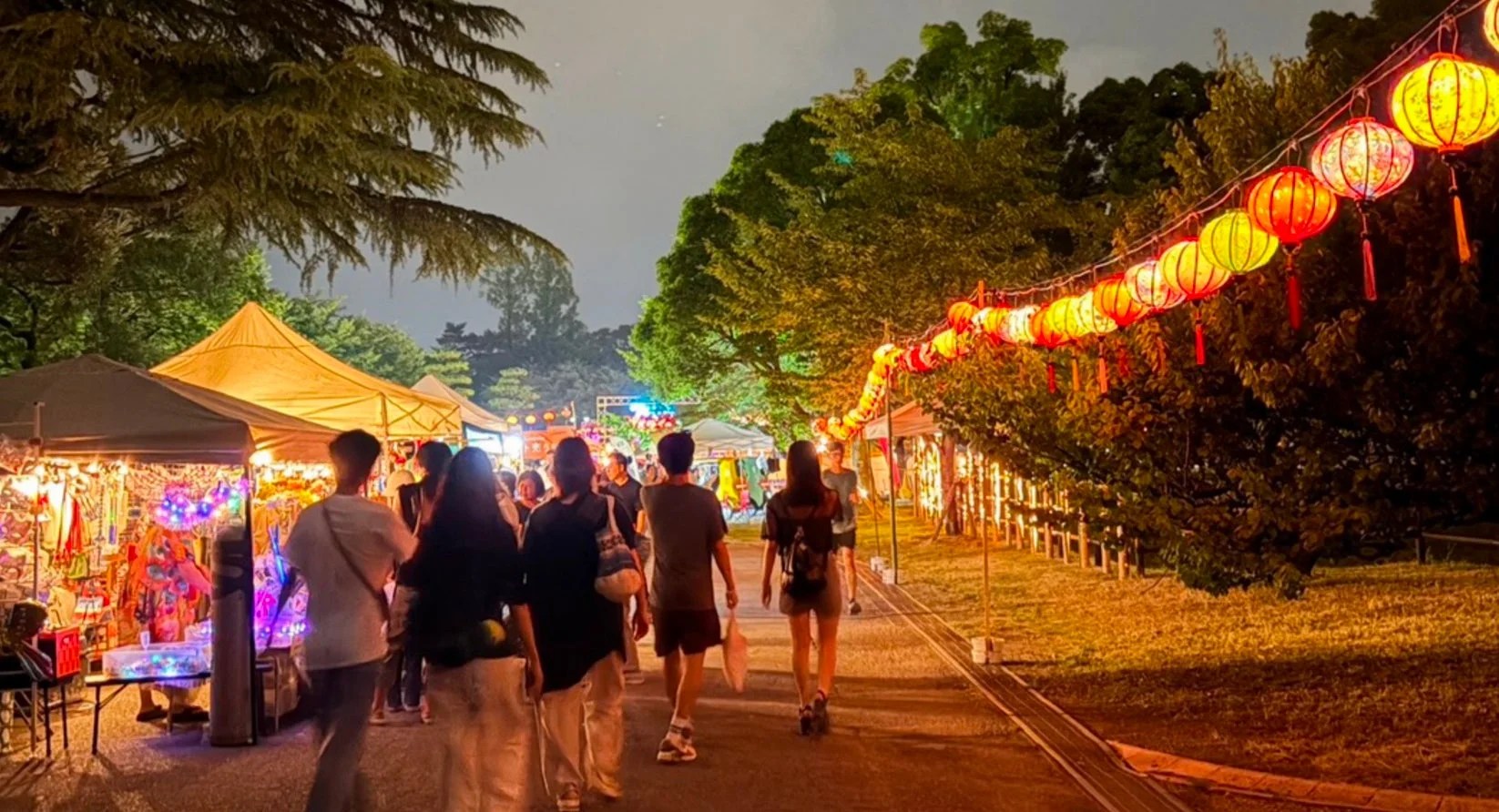 「アイスフェス & アジアン夜市 SHIZUOKA 2026」開催中、駿府城公園が幻想的な空間に