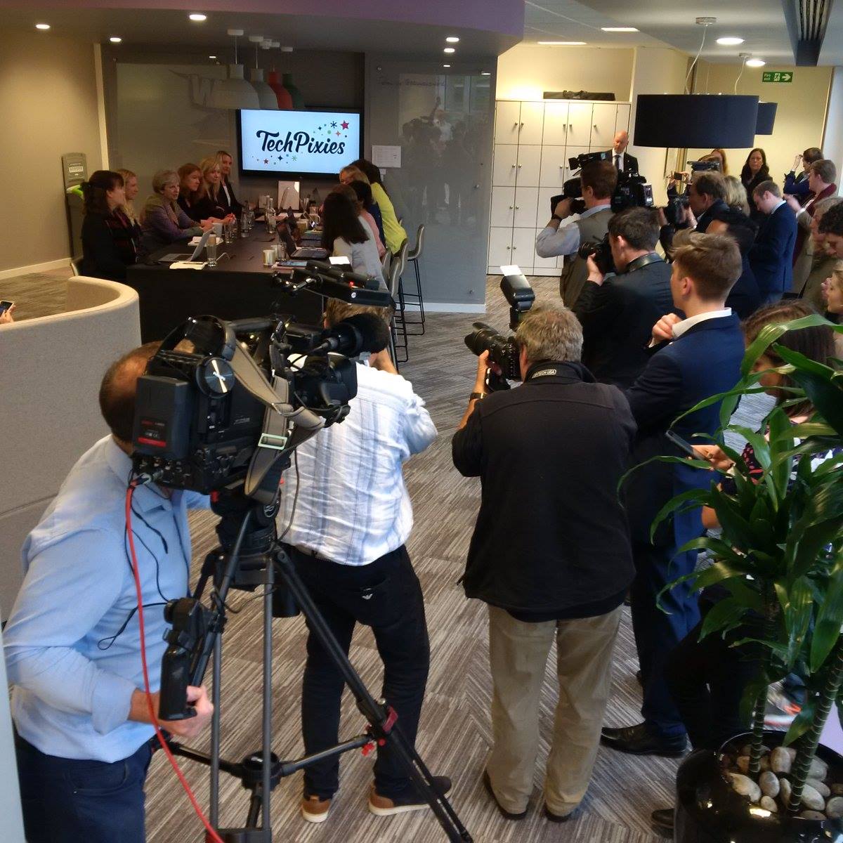 Media mayhem captured by Steve Cottrell (@seeingeyetv)