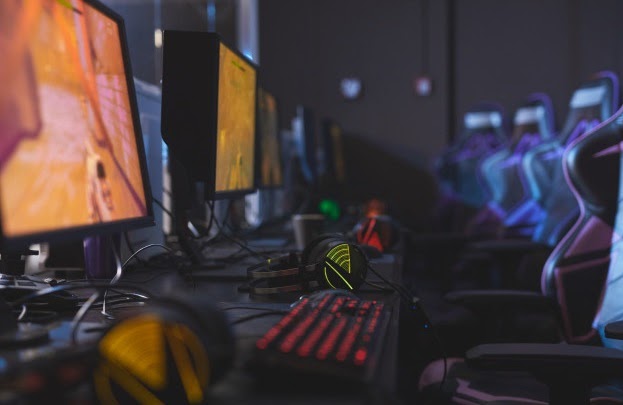 Custom Pc Configuration Guide - Elegant Vintage Art - 4K