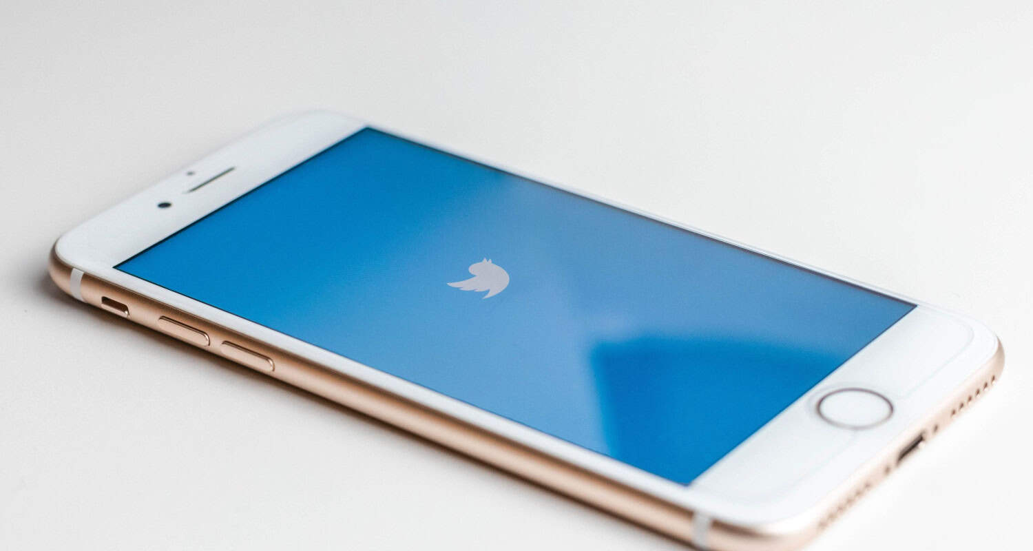 How to view private twitter account without following them