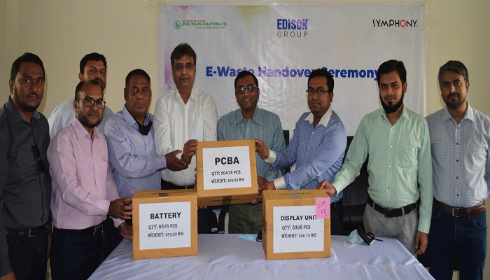পুনঃব্যবহার এর জন্য ই-বর্জ্য হস্তান্তর করলো সিম্ফনি মোবাইল
