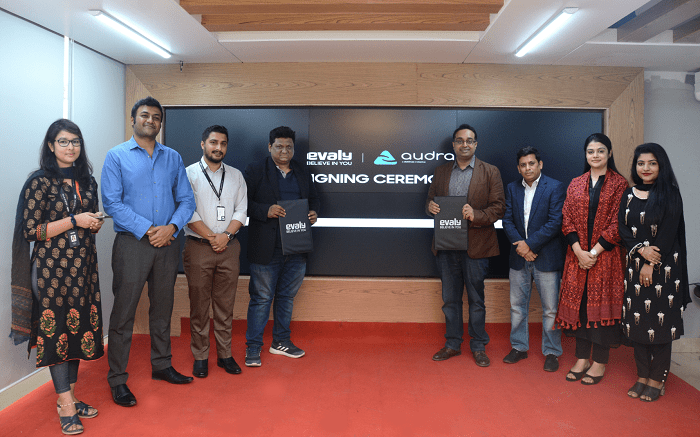 অড্রা এখন ইভ্যালিতে