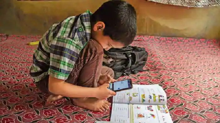 স্মার্টফোন কিনতে বিনা সুদে ঋণ, আবেদন ১৫ জুনের মধ্যে