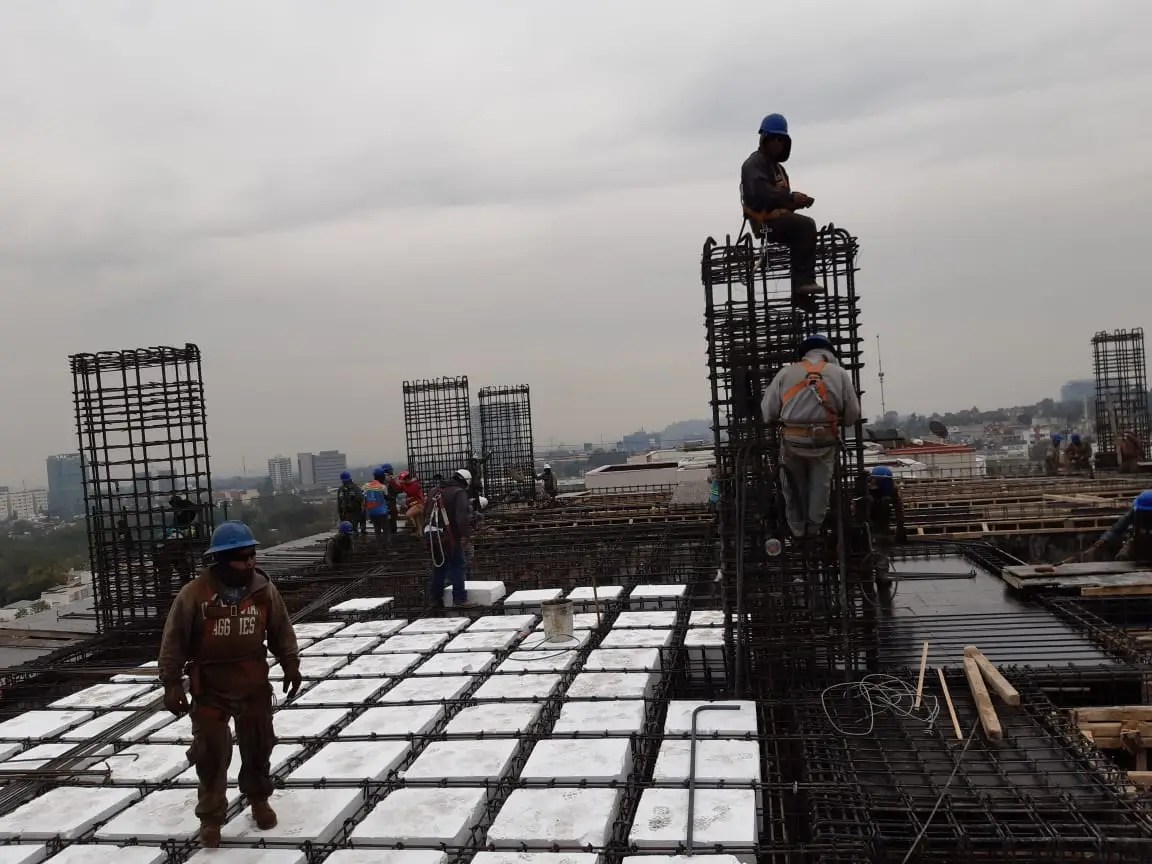 Casetón de poliestireno EPS colocado en losa reticular en obra