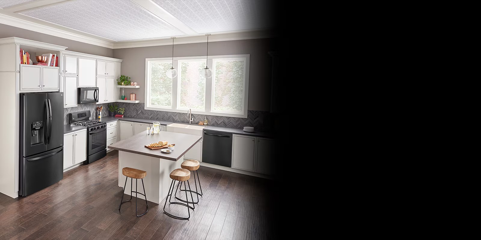 Un diseño que no pasa desapercibido Los exclusivos electrodomésticos de acero inoxidable negro mate de LG le dan estilo a su cocina con un acabado mate que los hace destacar. Ahora puede disfrutar de las innovaciones de LG con un nuevo estilo exclusivo que llamará la atención. Porque los clásicos no son para todos.