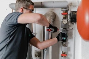 How does a circulator pump work