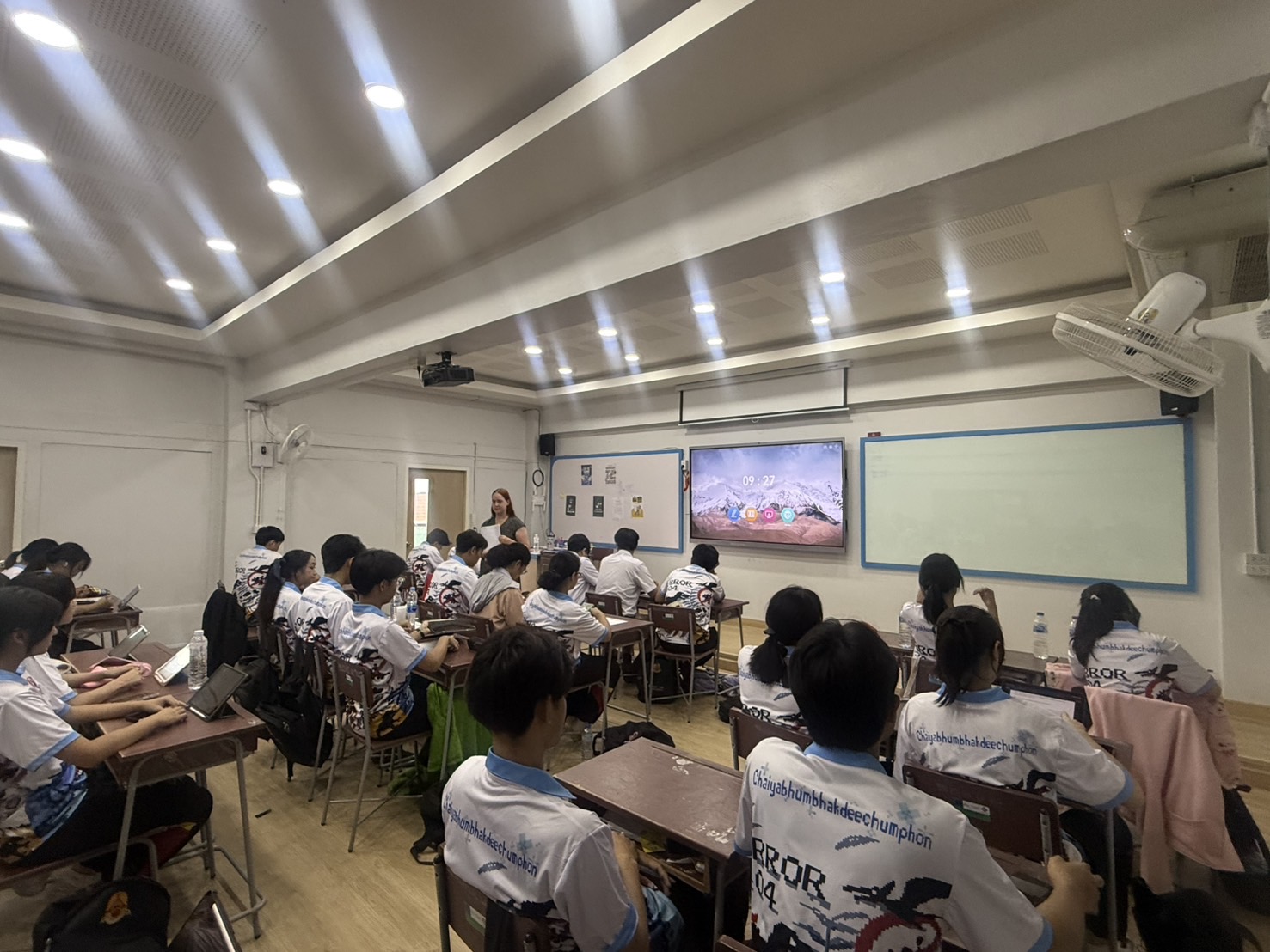 TEFL teacher teaching an English lesson to students in a classroom in Thailand