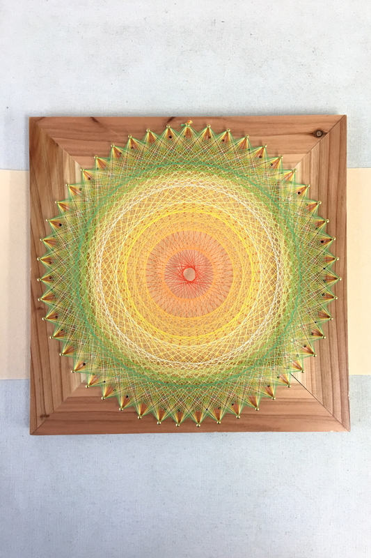 背面にベージュ