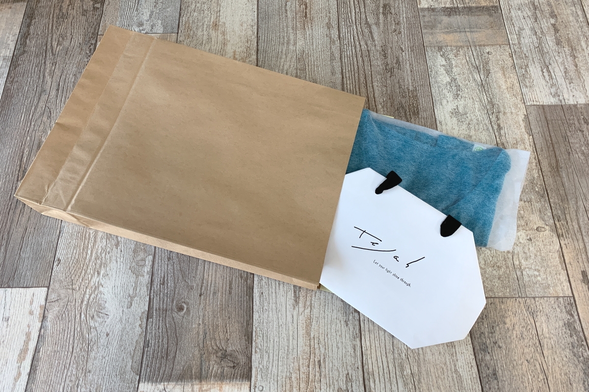 ラッピングバッグは畳んで商品と一緒に送ります。