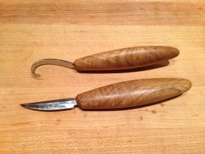 Hook knife and Sloyd knife from the Pinewood Forge.
