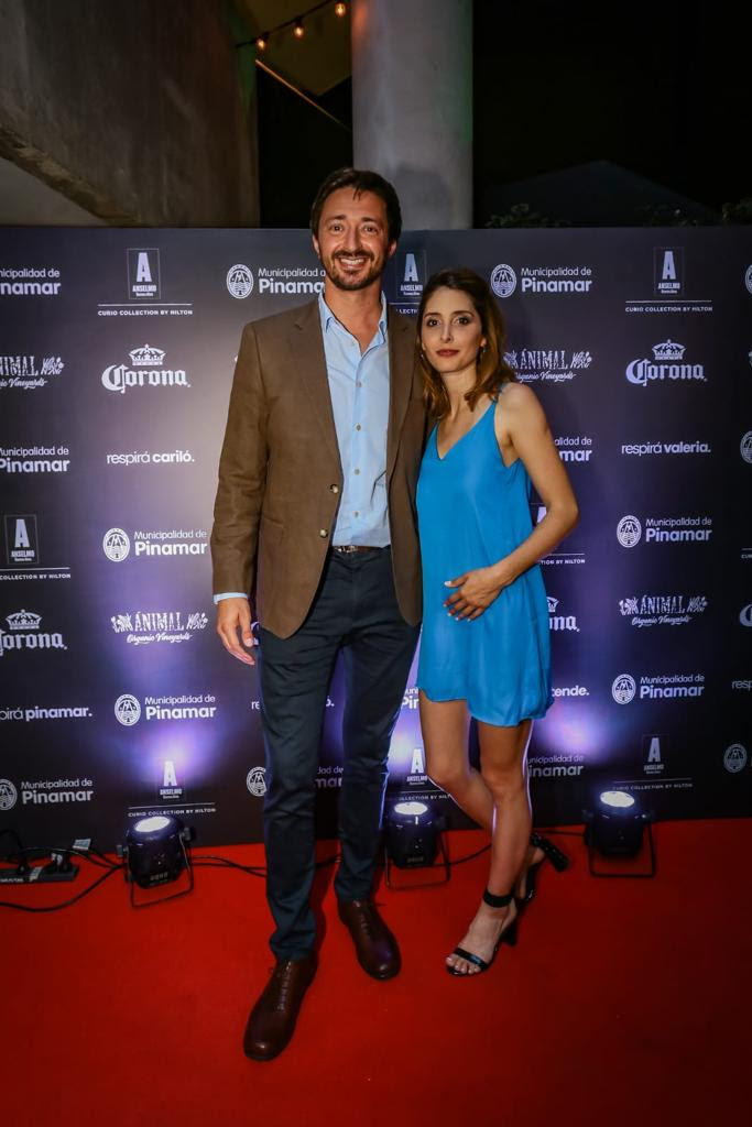 El intendente Yeza con su esposa, Carolina.