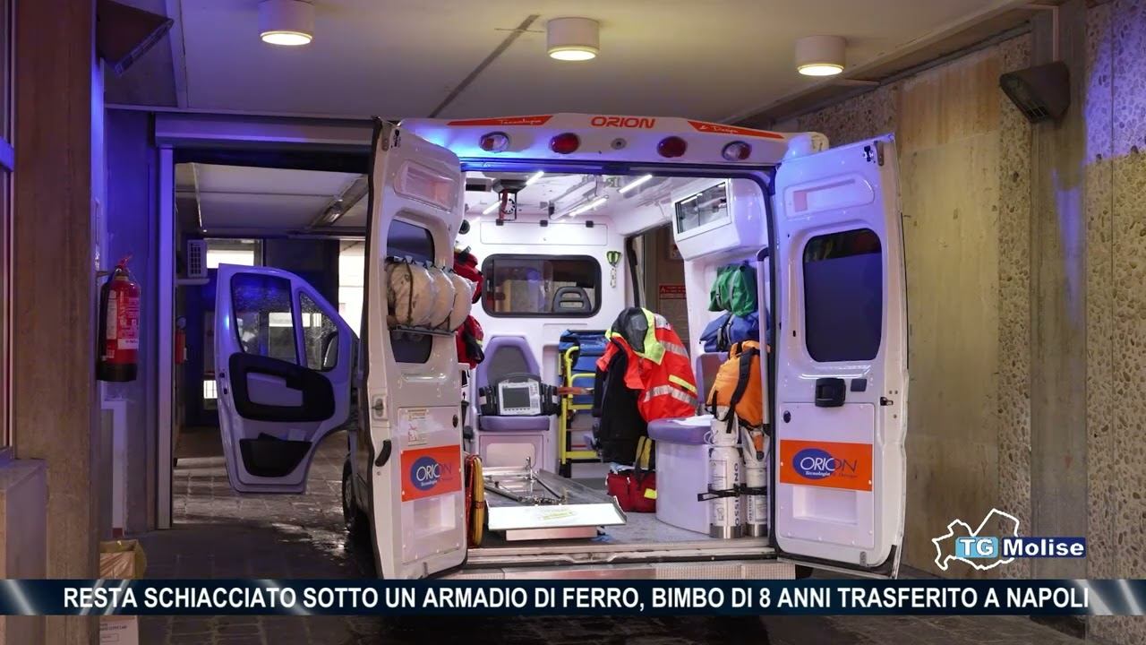 Resta schiacciato sotto un armadio di ferro, bimbo di 8 anni trasferito a Napoli