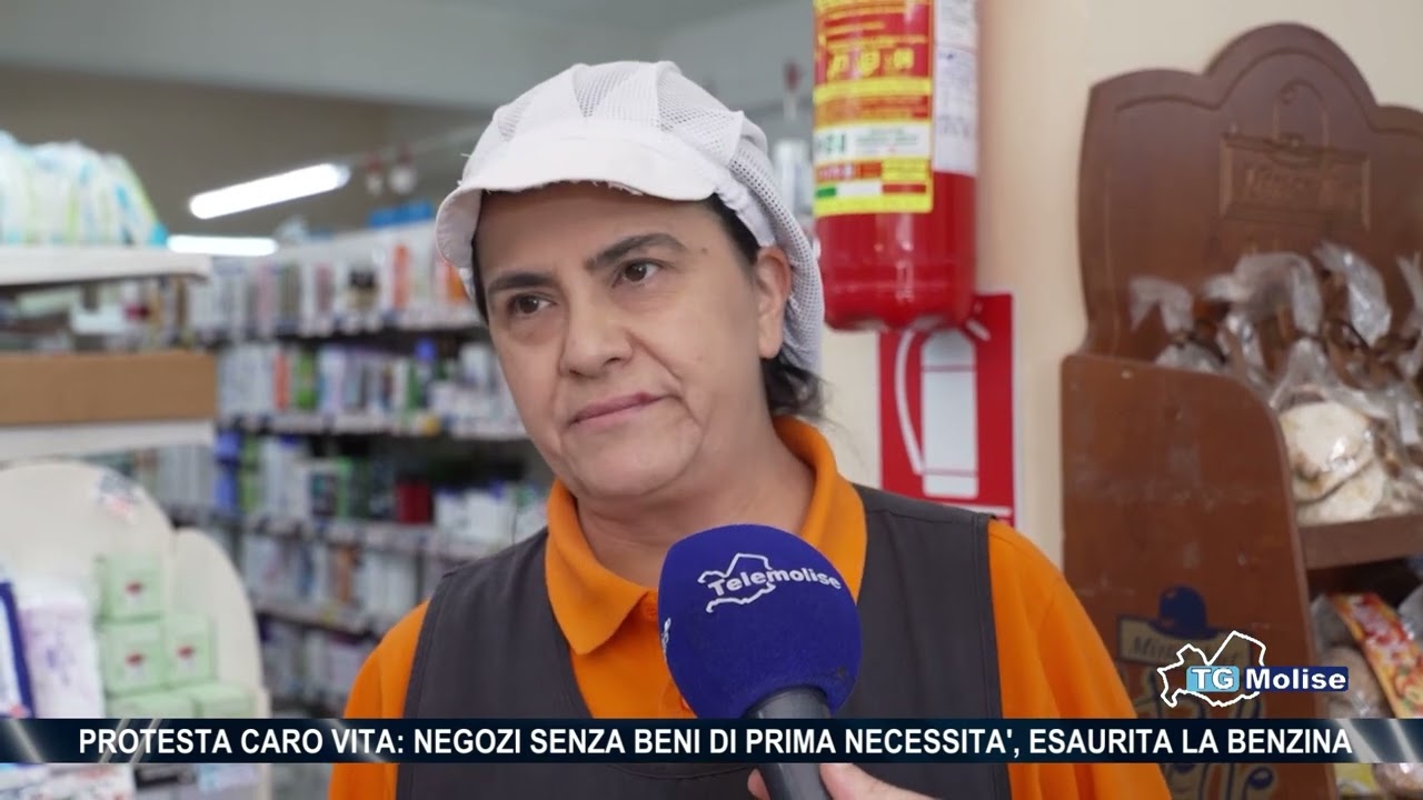 Protesta caro vita: negozi senza beni di prima necessità, esaurita la benzina