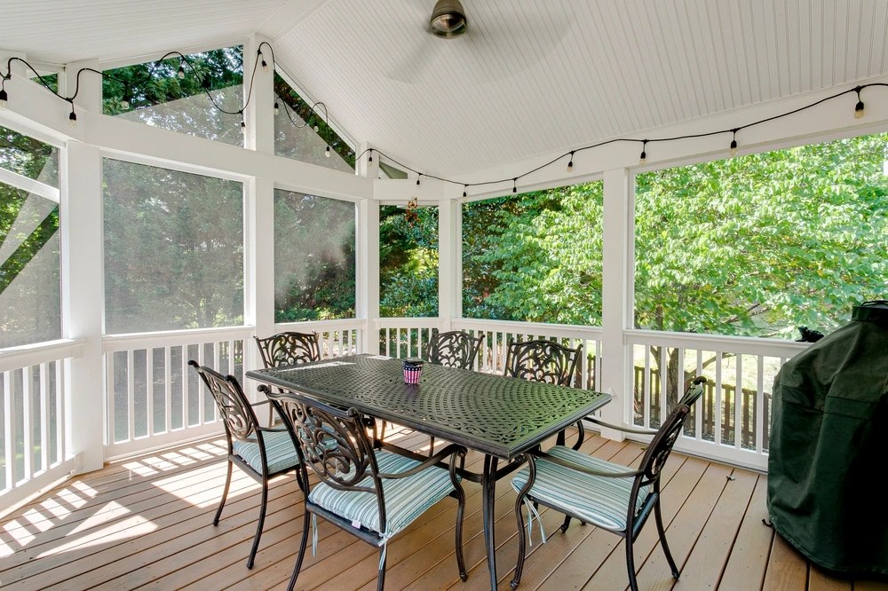 7 Tips for Building a DIY Screened-In Porch: Achieve Comfort and Style