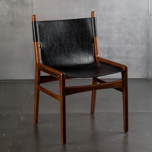 Silla Madera Y Cuero Negro Camerun Teresa Galan I Arquitectura Y Diseno Interior
