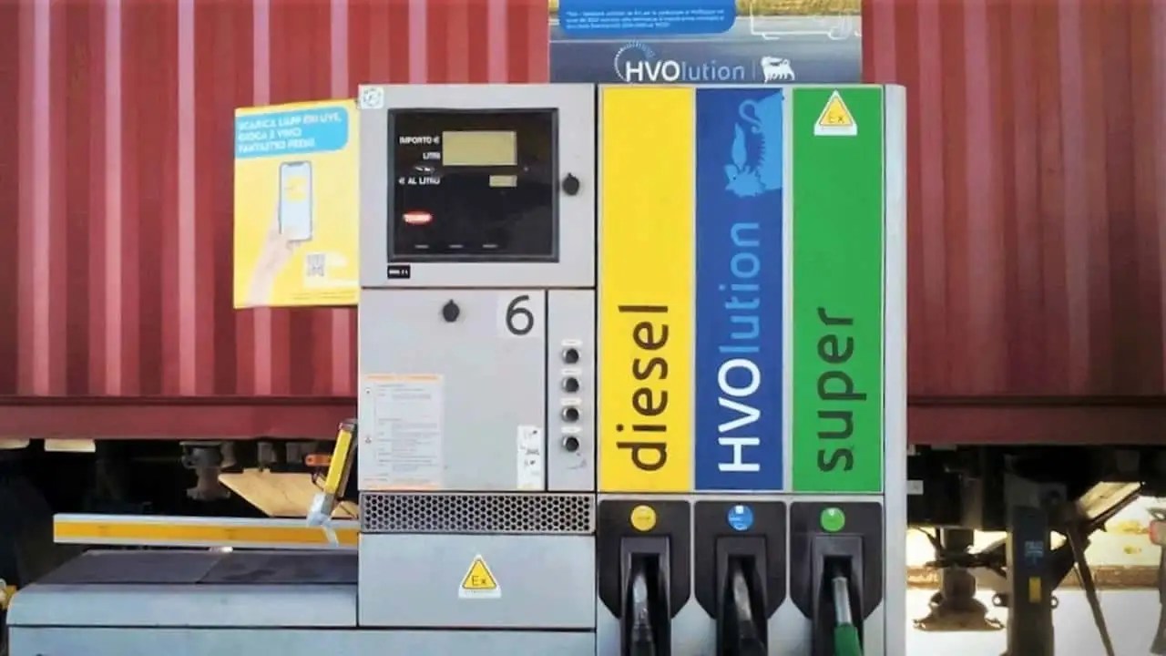 Eni blocca i prezzi: benzina a 1,99 euro e diesel a 2,19 euro per contenere il caro carburanti