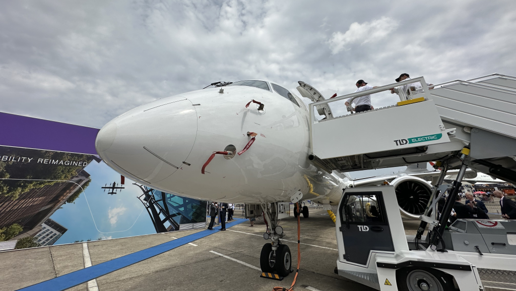 Helvetic Airways E195-E2