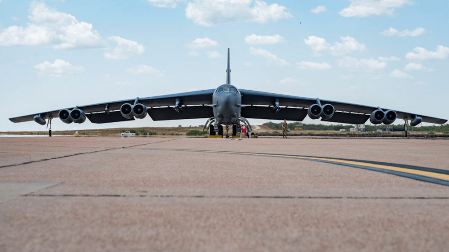 US B-52 crashes after takeoff from Edwards Air Force Base