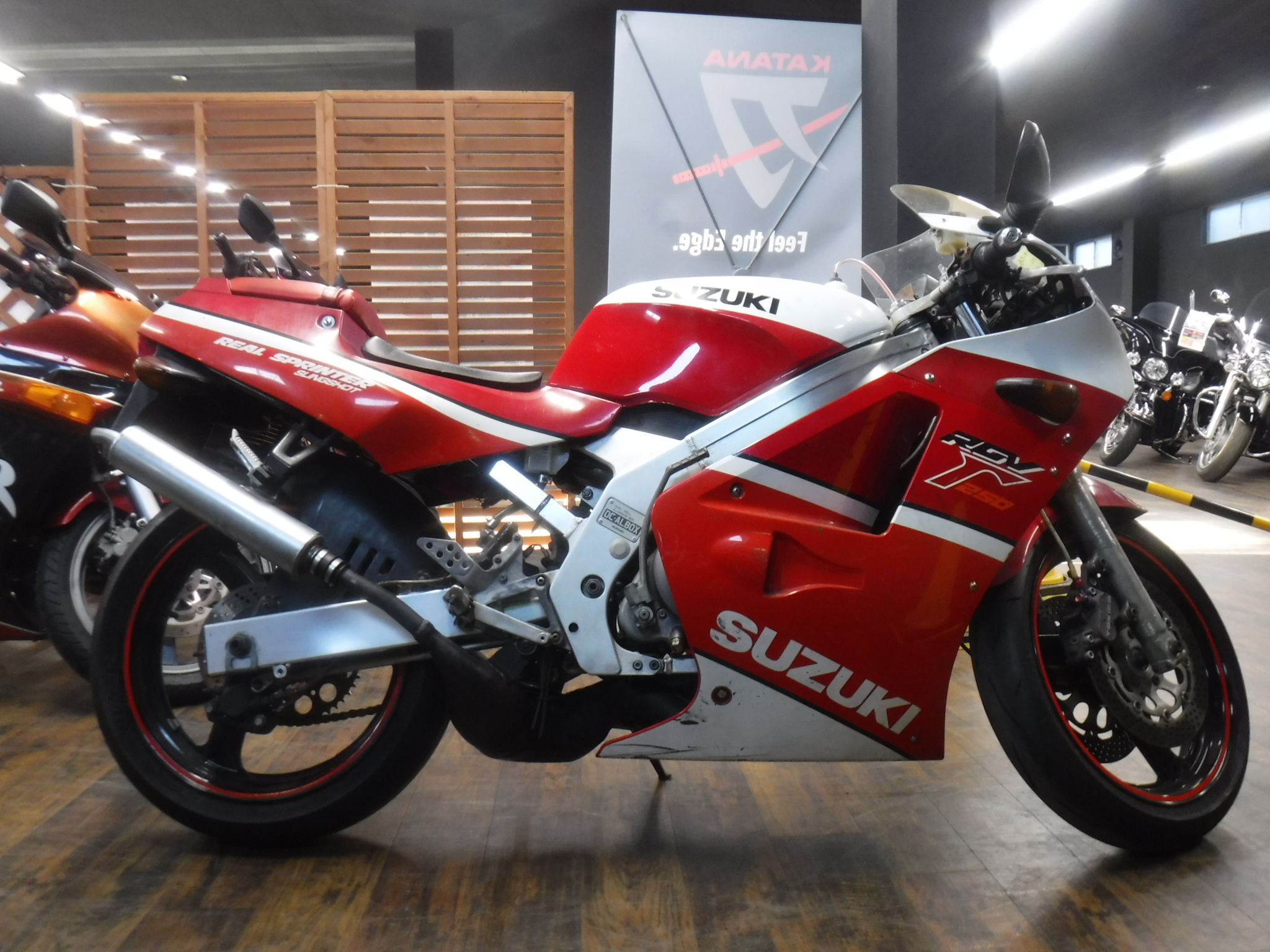 Motorcycle Spotlight: Suzuki RGV 250 Γ (Gamma) VJ21A - YELLOWHAT