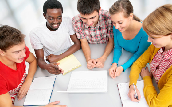 O Poder das Aulas de Inglês em Turmas de Pequeno Tamanho para Aprendizado Acelerado