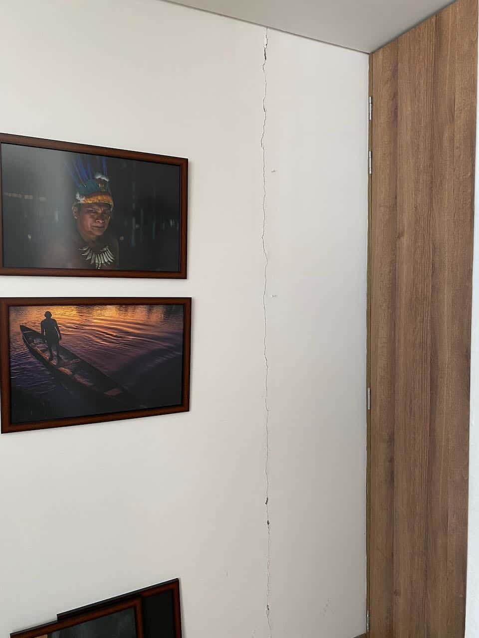 Risse in der Wand (Bild: M. Schäfer)