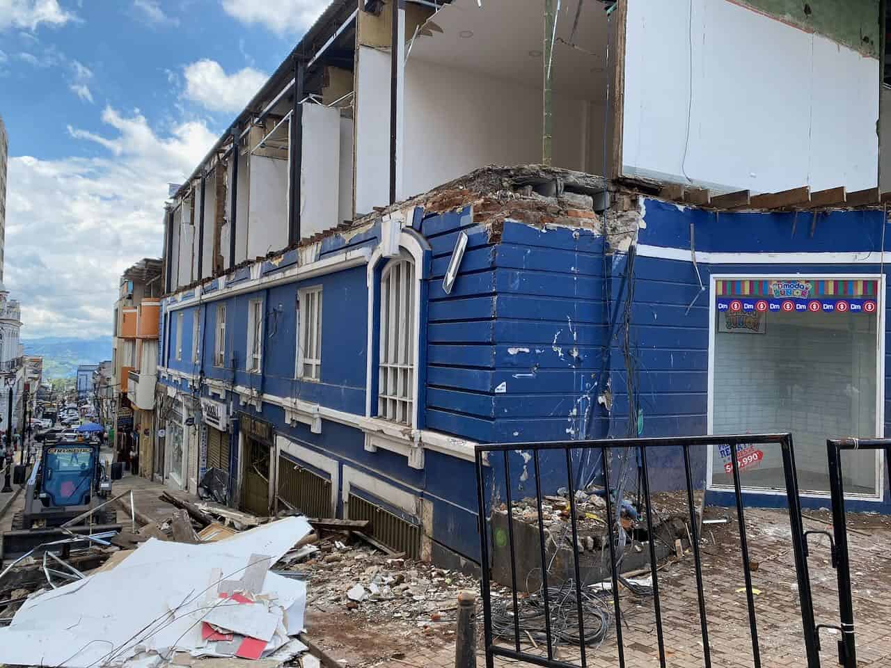An der Ecke der Einkaufsstrasse im historischen Stadtzentrum (Bild: M. Schäfer)