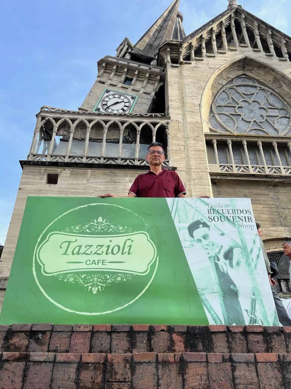 Mann mit Schild