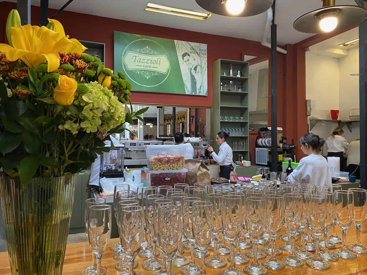 Aktivitäten an der Bar am Eröffnungstag (Bild: M. Schäfer)