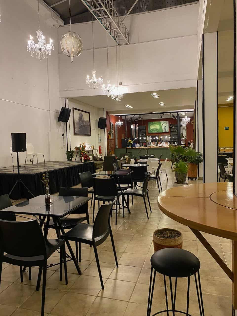Saal am Abend