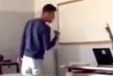 Prof presa a pugni da studente di 15 anni. I carabinieri vanno a scuola e lo riportano dai genitori