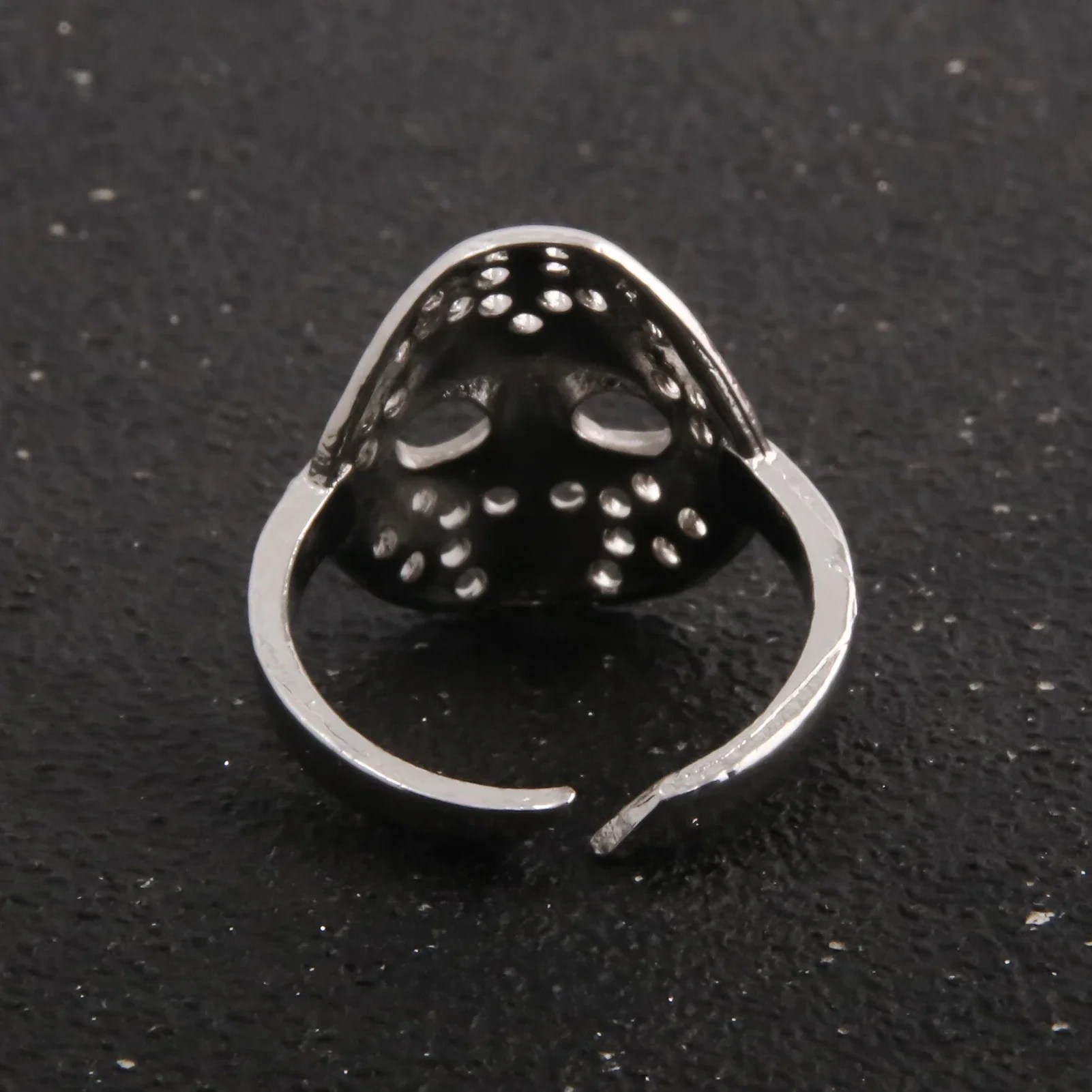 Horror Jason Hockey Mask Ring Friday the 13th Movie – Silver & Red – Unisex - Adjustable