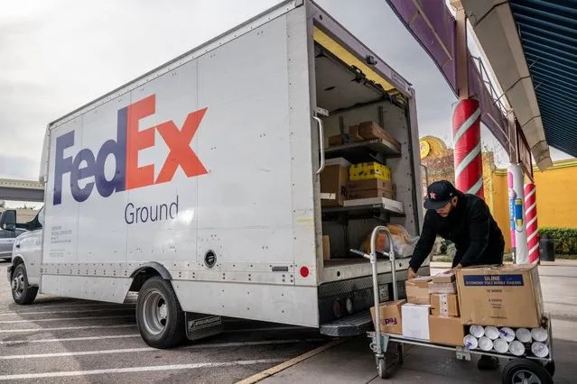 What is FedEx's Minimum Customs Value?