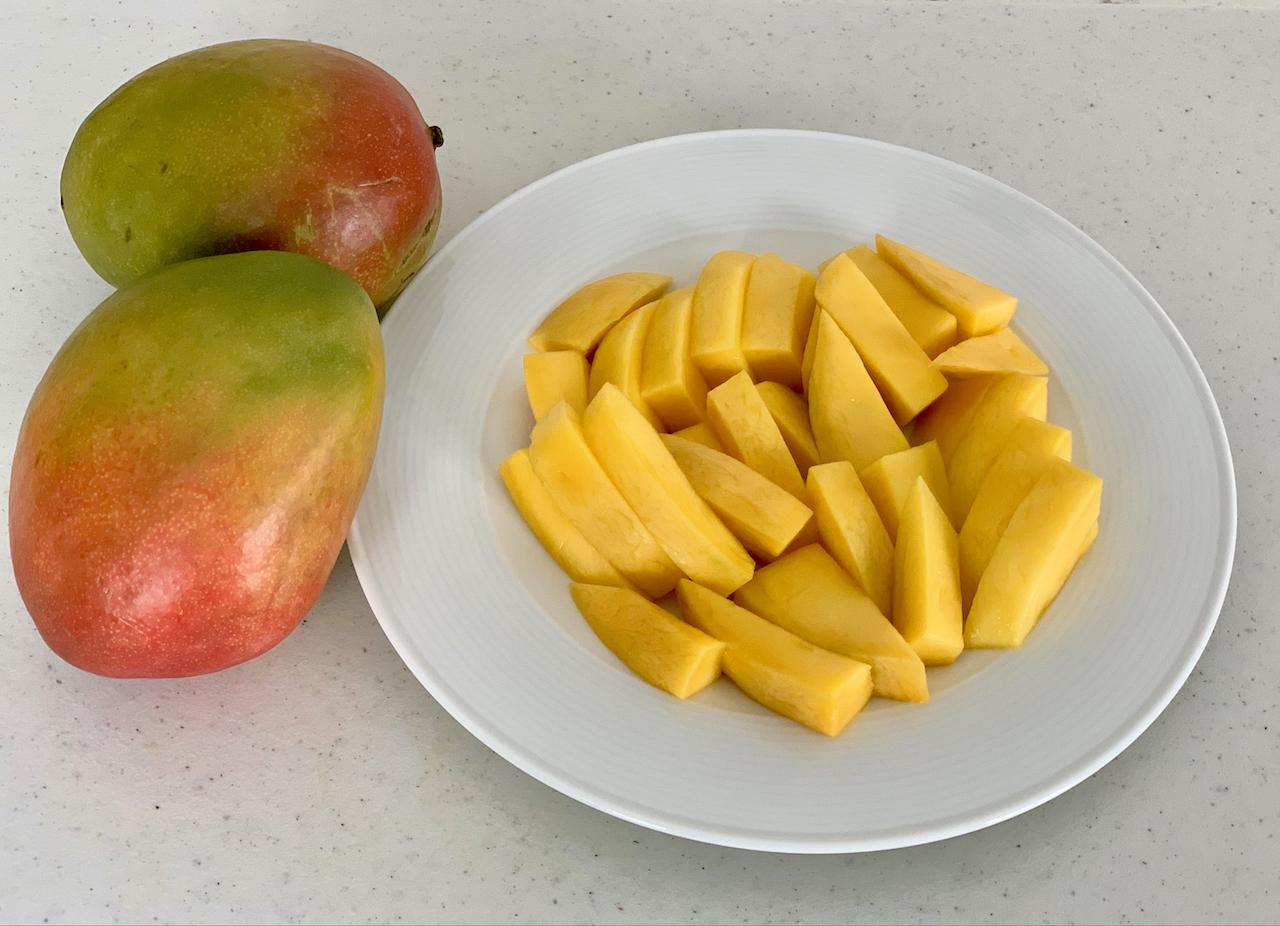 HOW TO CUT A MANGO
