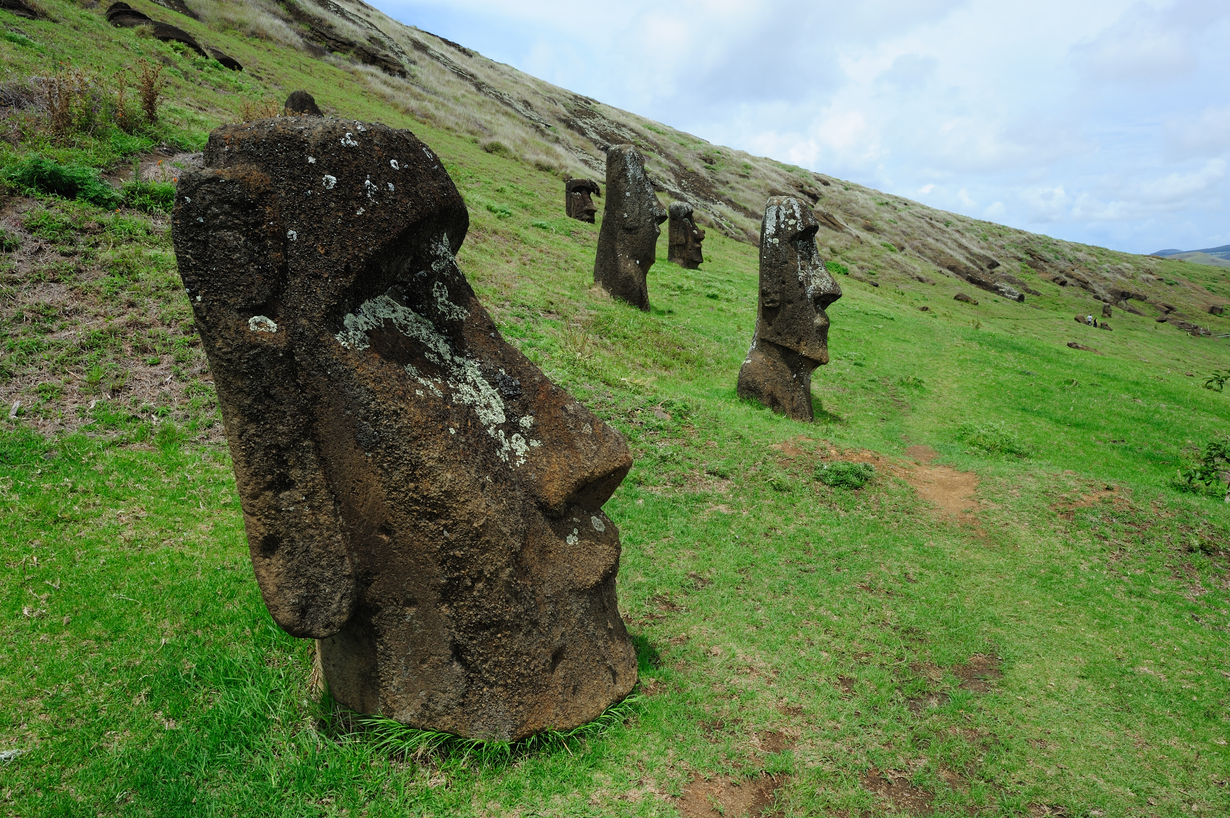 Making the moai – The Past