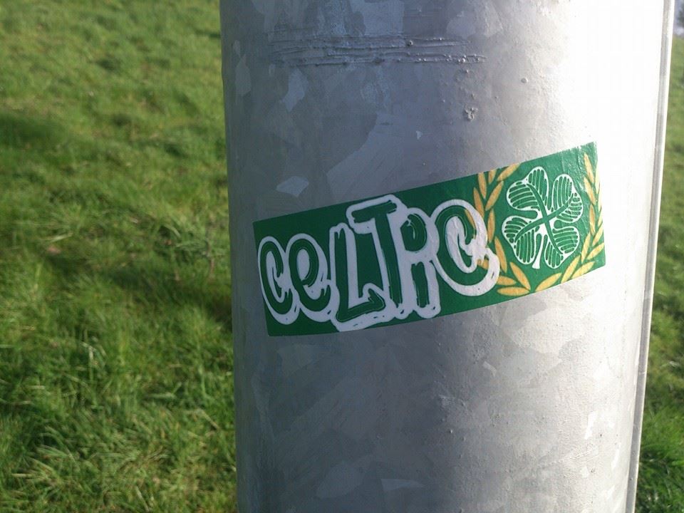 Celtic 4 leaf script