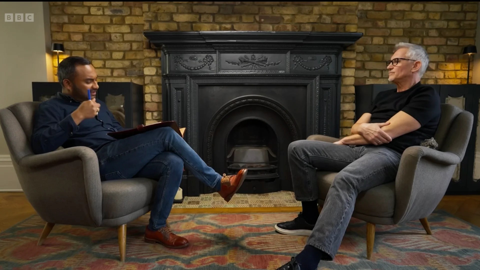 Amol Rajan and Gary Lineker in armchairs on the broadcast "Amol Rajan Interview Gary Lineker"