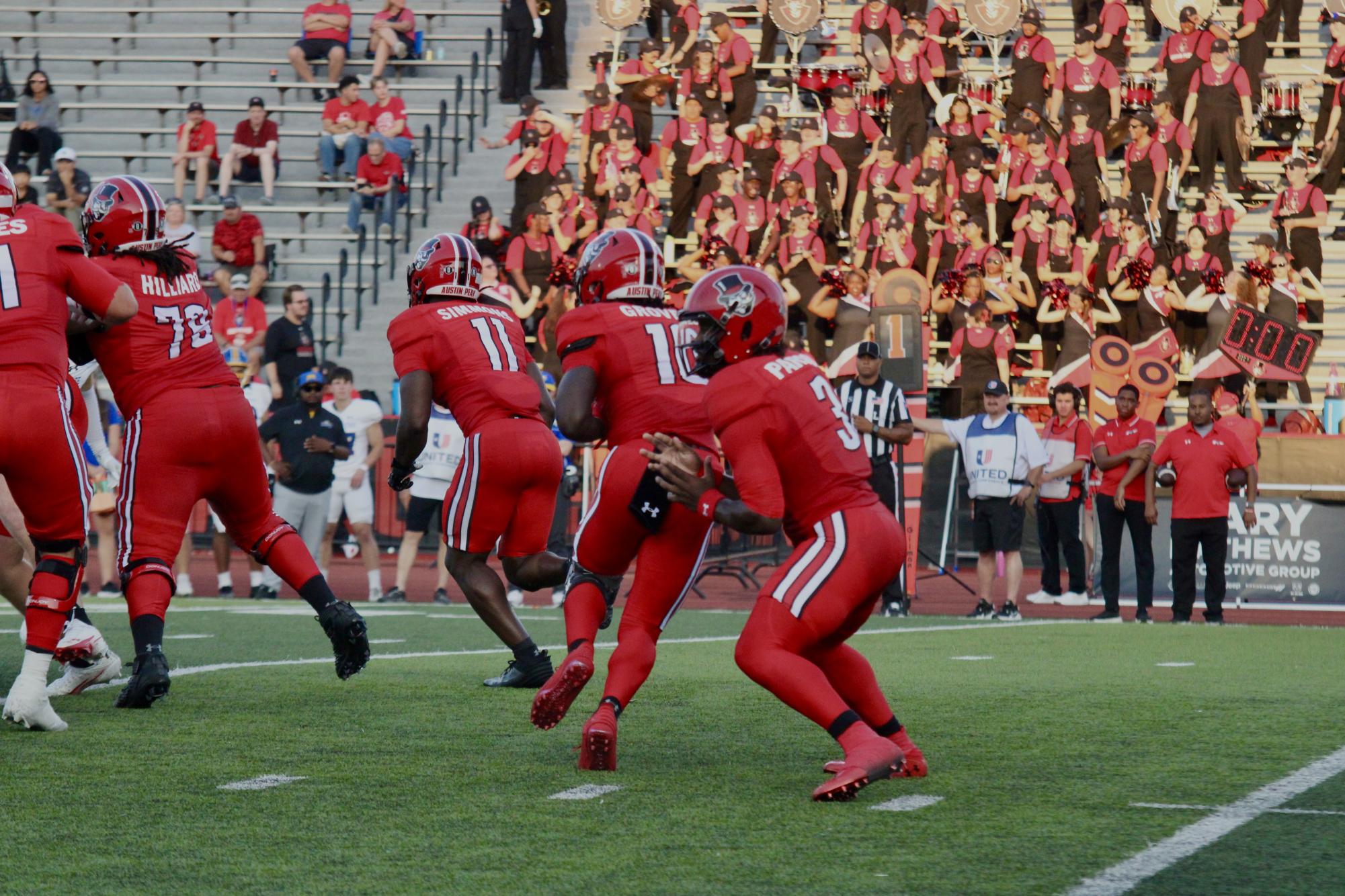 Governors take on wildcats in ranked matchup