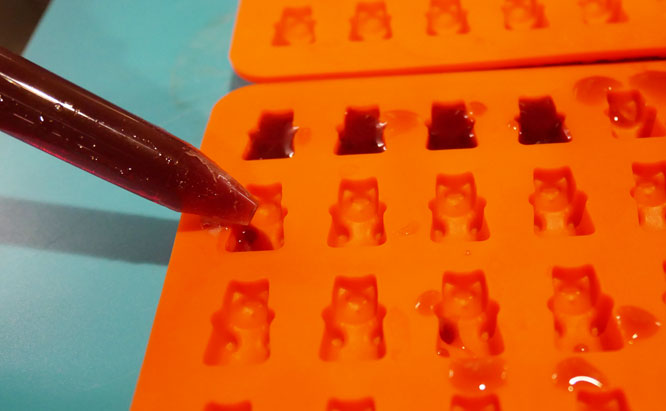 How to fill gummy molds with a dropper