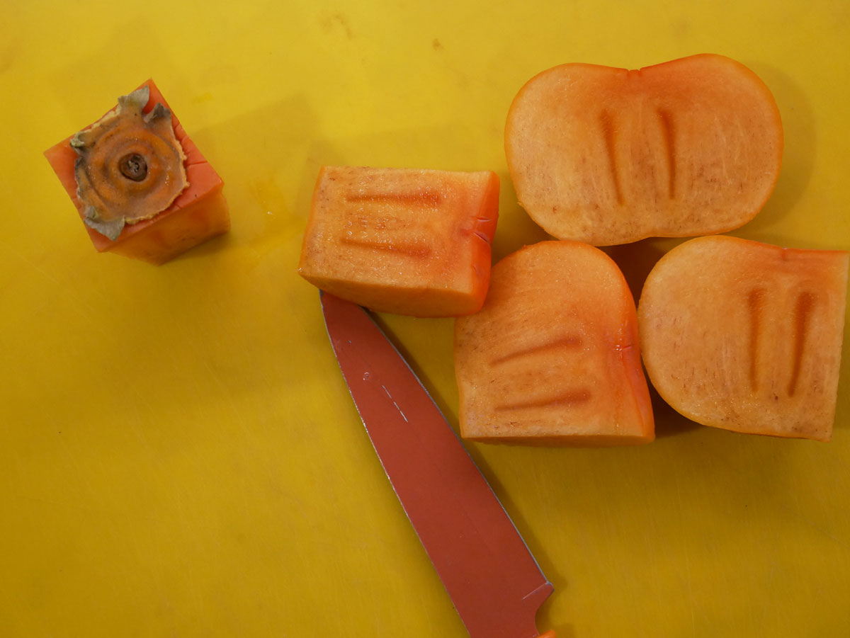 fuyu persimmons sliced