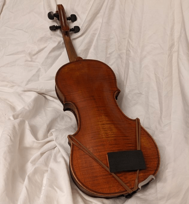 Shoulder Buddy centered on full size violin"