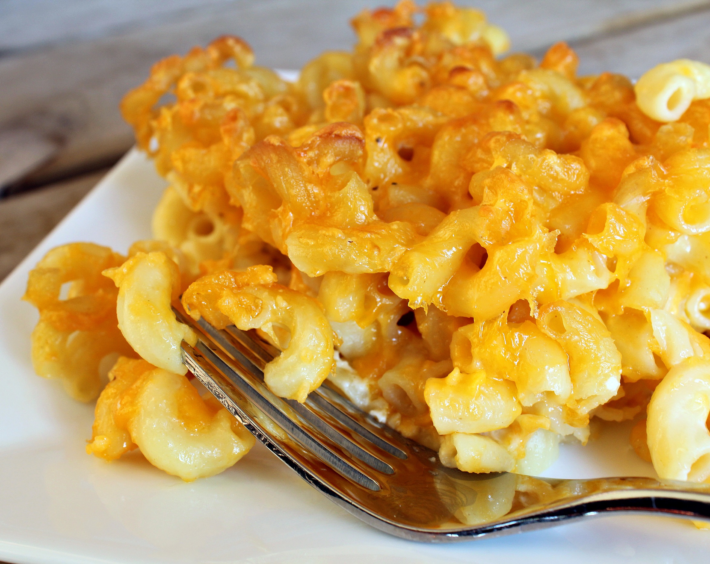 mac-and-cheese-on-fork