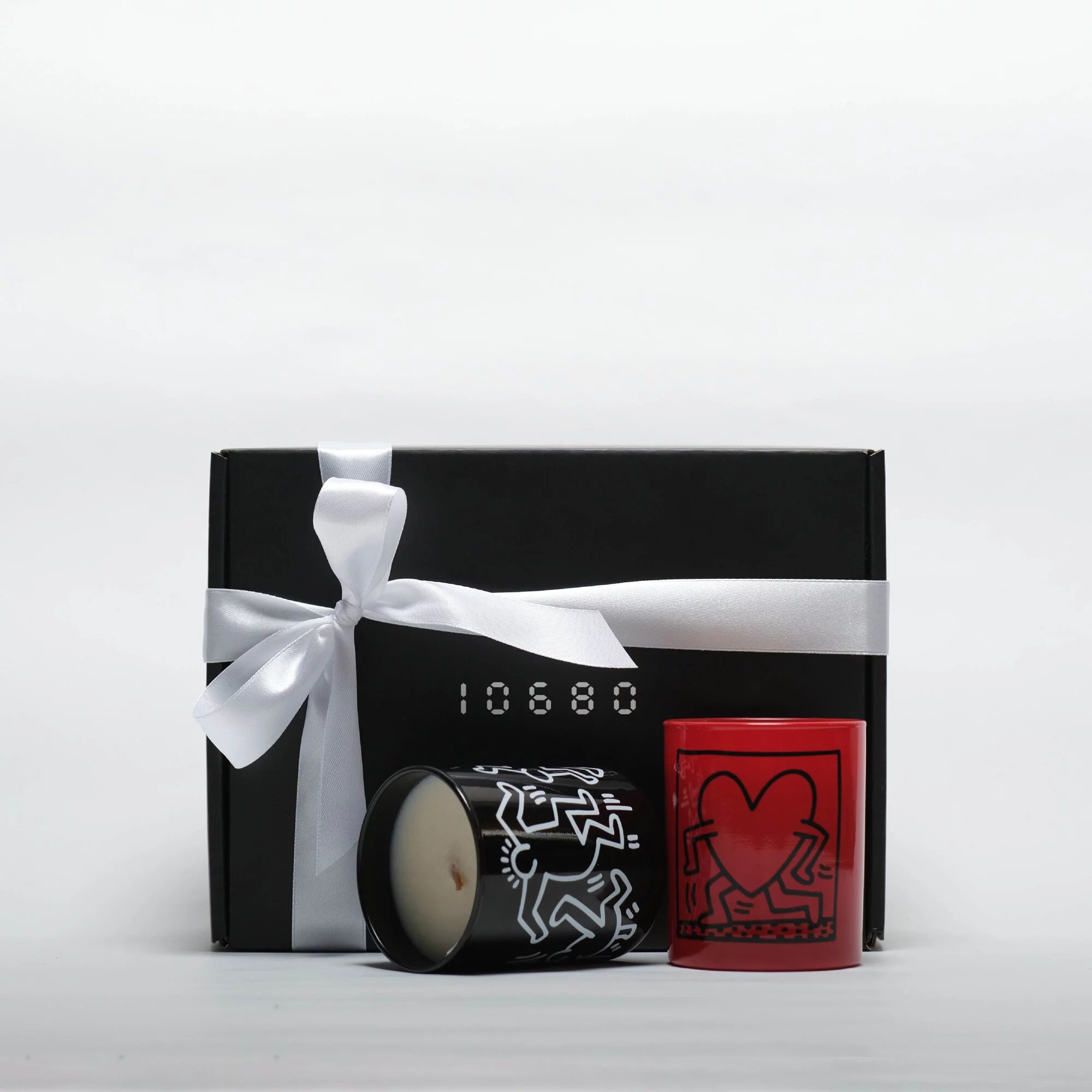 10680精選禮盒: Keith Haring , Jean-Michel Basquiat, René Magritte等組合，Courtesy of the artist and 10680