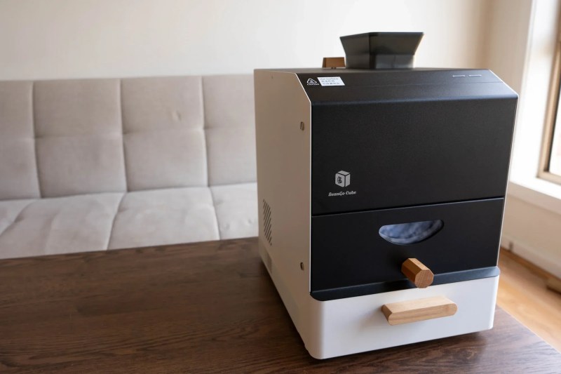 Beango Cube X Pro Auto Crack Detection Coffee Roaster With App - Artistic Abstract Design - 4K