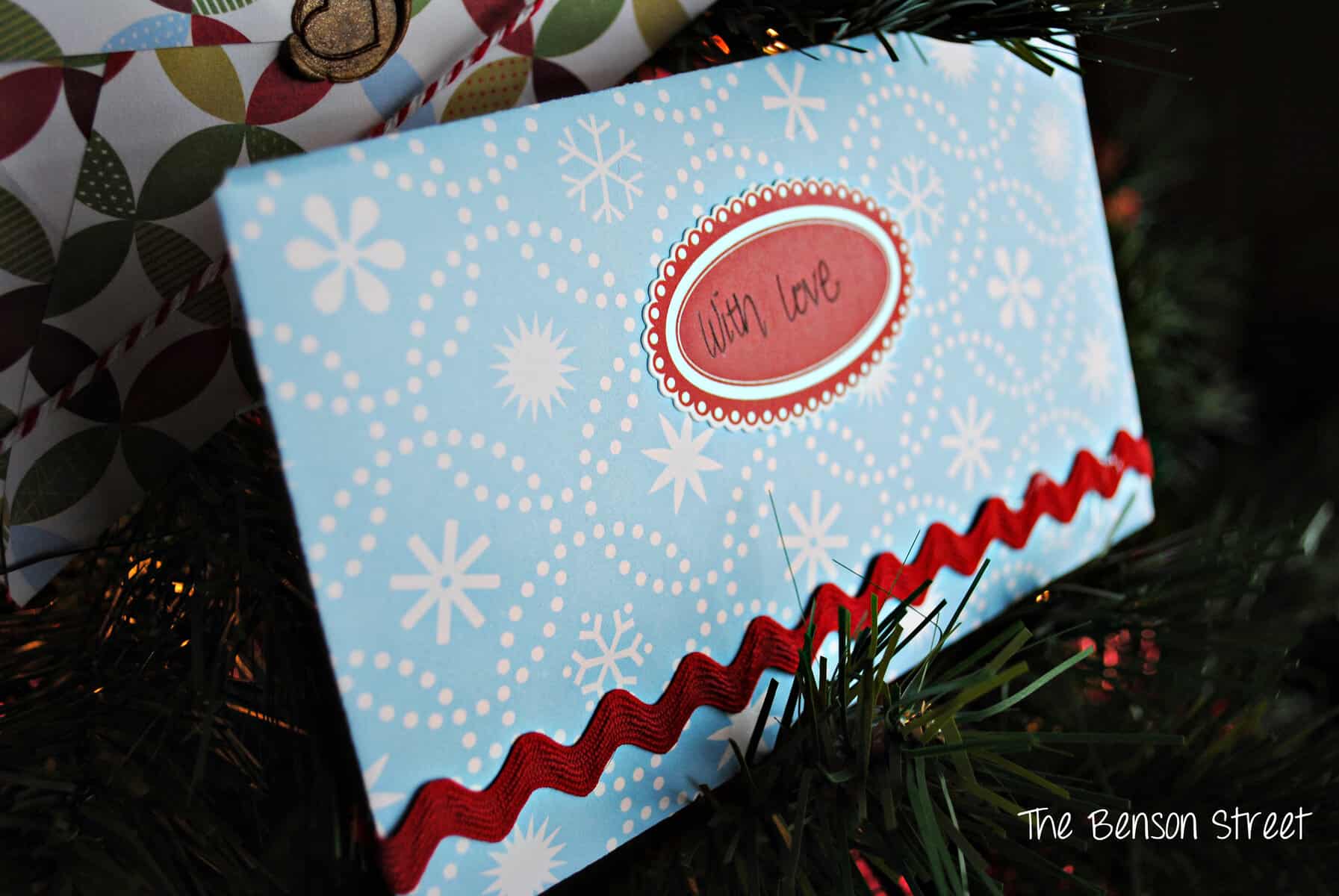 Day Seven: 12 Days of Christmas Stories {The Christmas Envelope & DIY Envelopes}